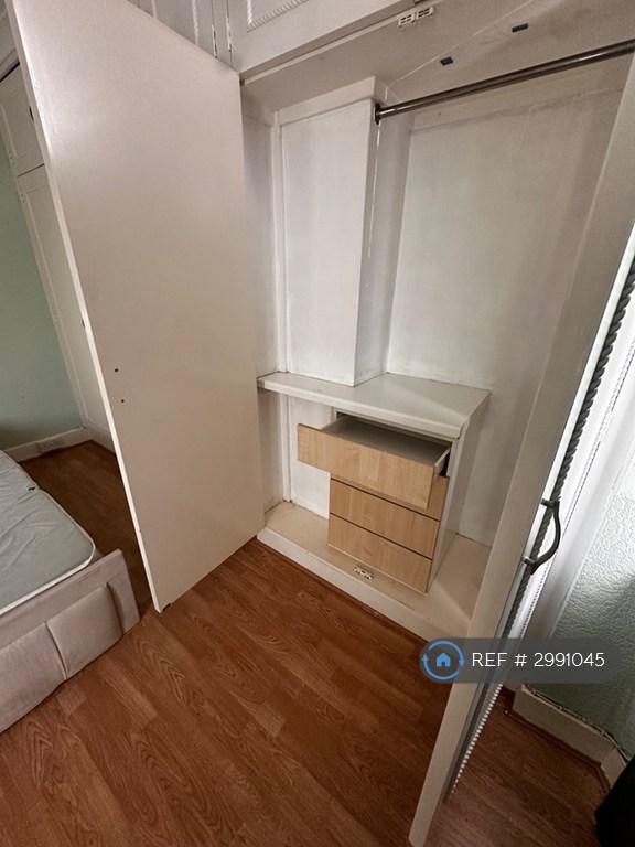 Room Willow Road in Greater London