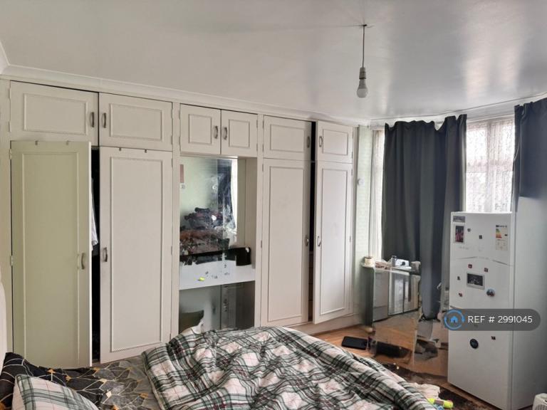 Room Willow Road in Greater London