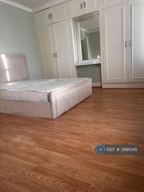 Room Willow Road in Greater London