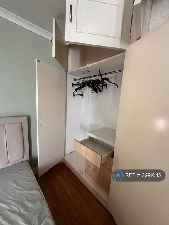 Room Willow Road in Greater London