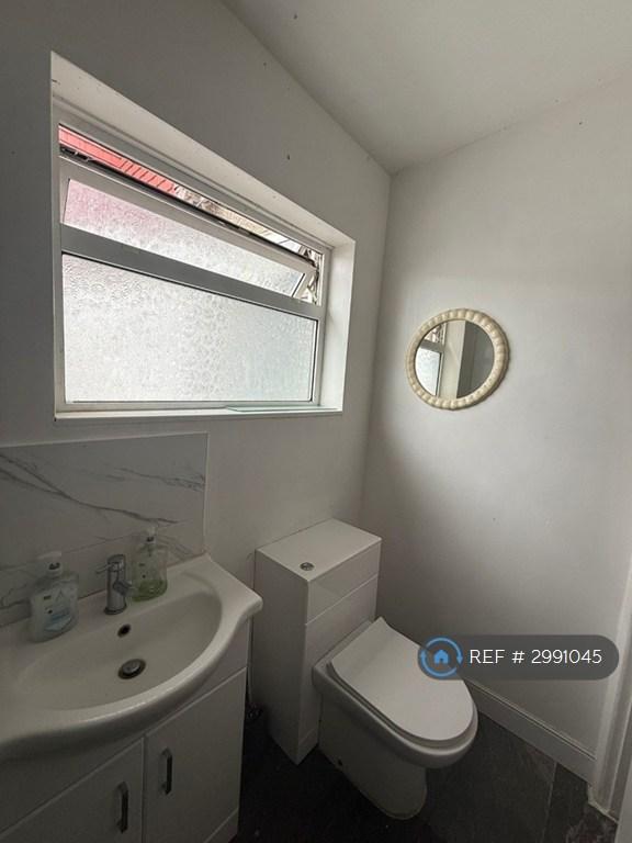 Room Willow Road in Greater London