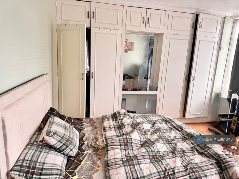 Room Willow Road in Greater London