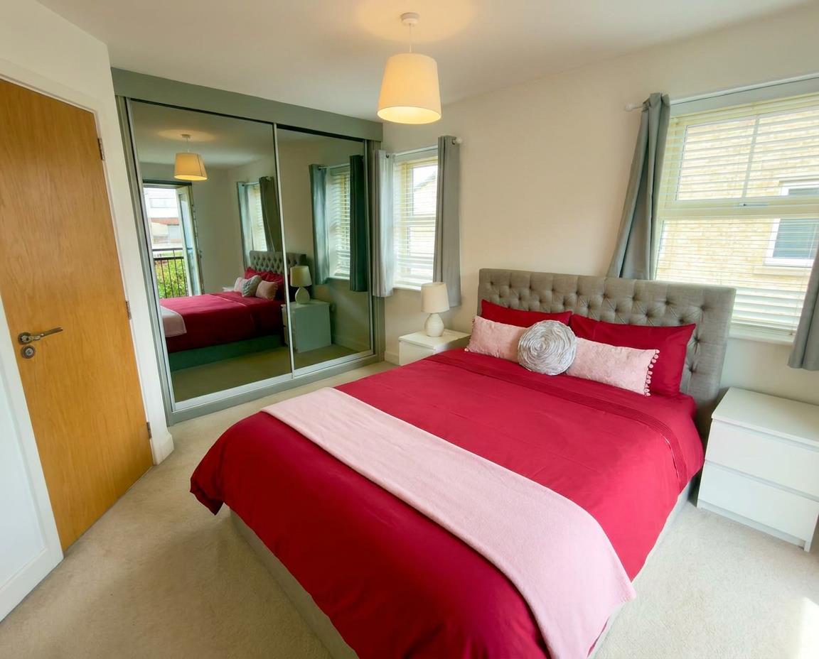 House Holts Crest Way in Leeds