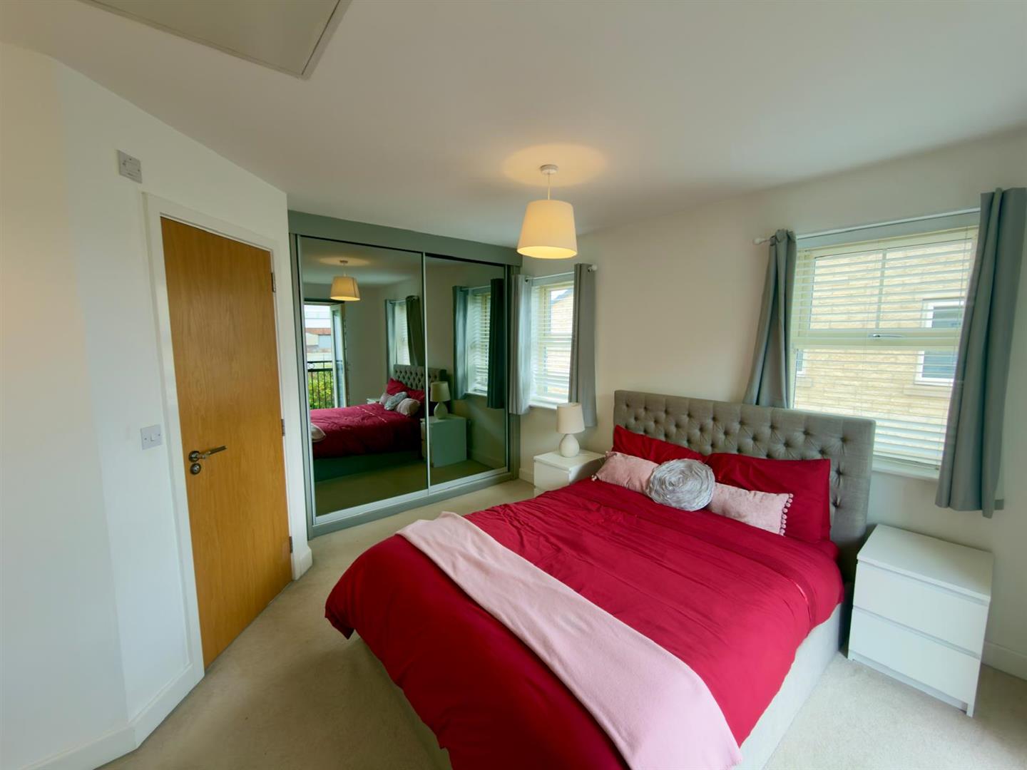 House Holts Crest Way in Leeds