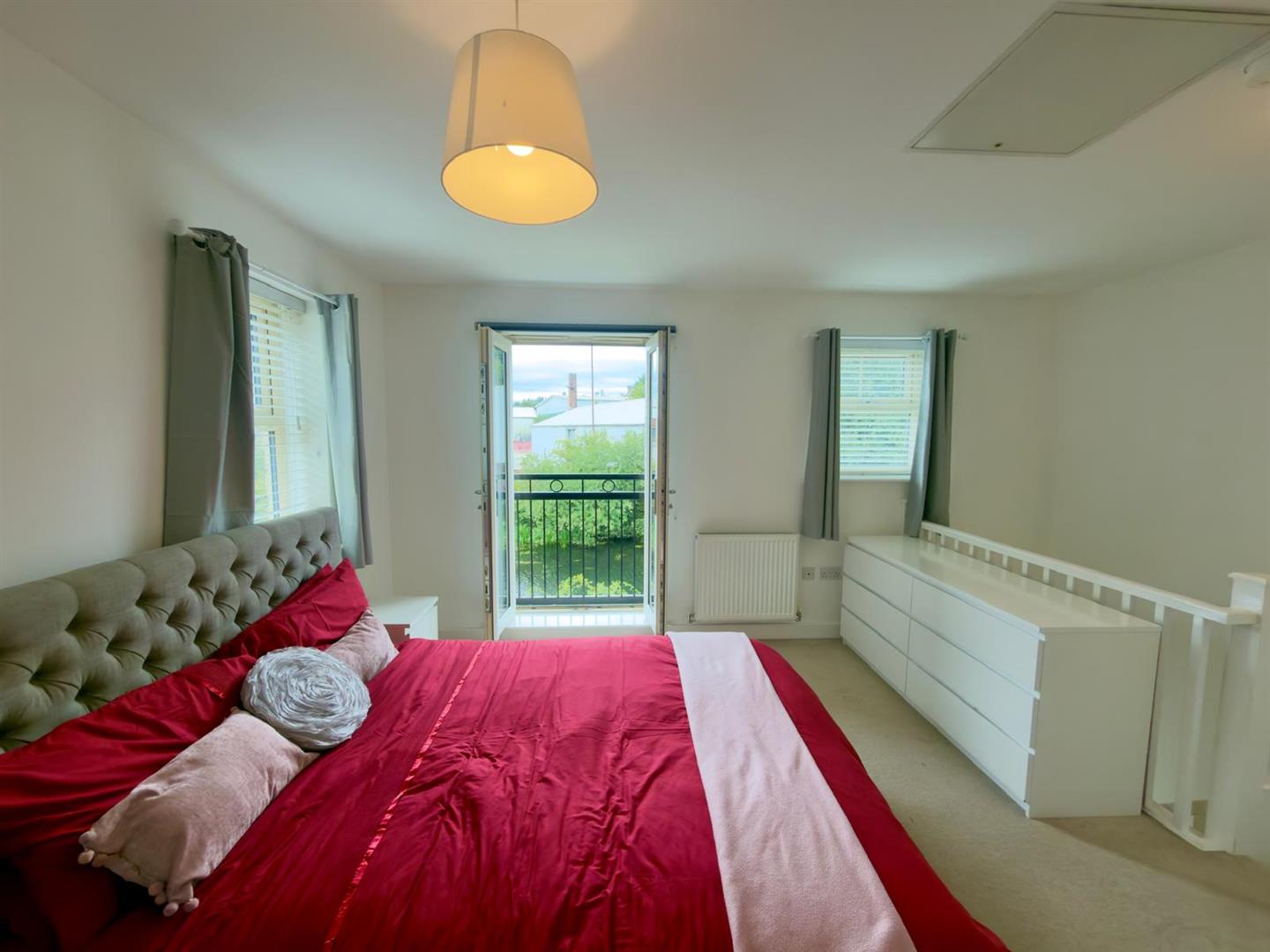 House Holts Crest Way in Leeds