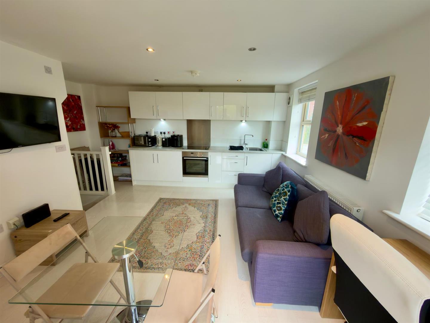 House Holts Crest Way in Leeds
