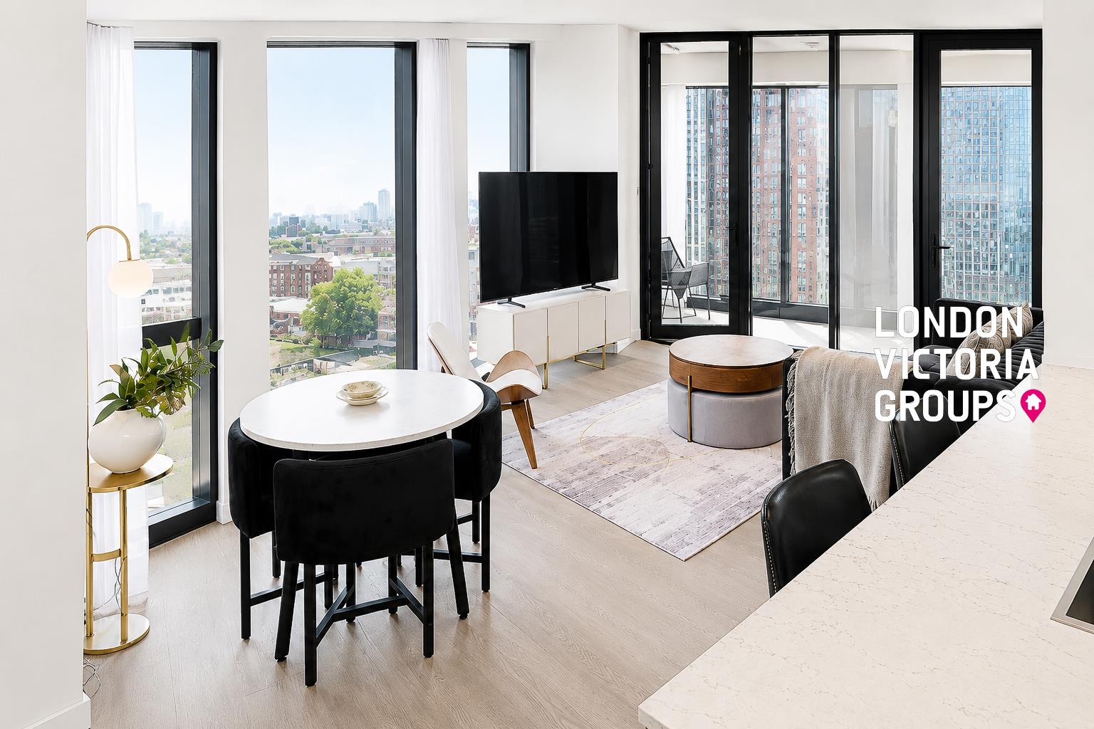 Flat Nine Elms Lane in Greater London