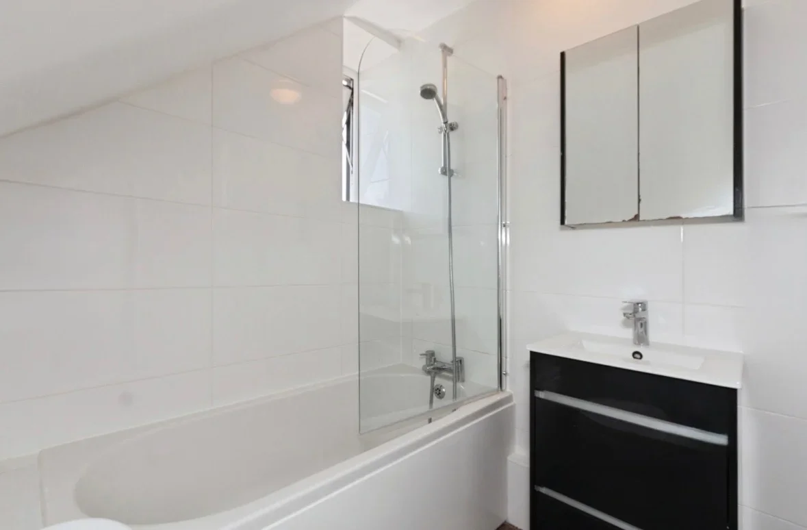 Flat Alfriston Road in Surrey Heath