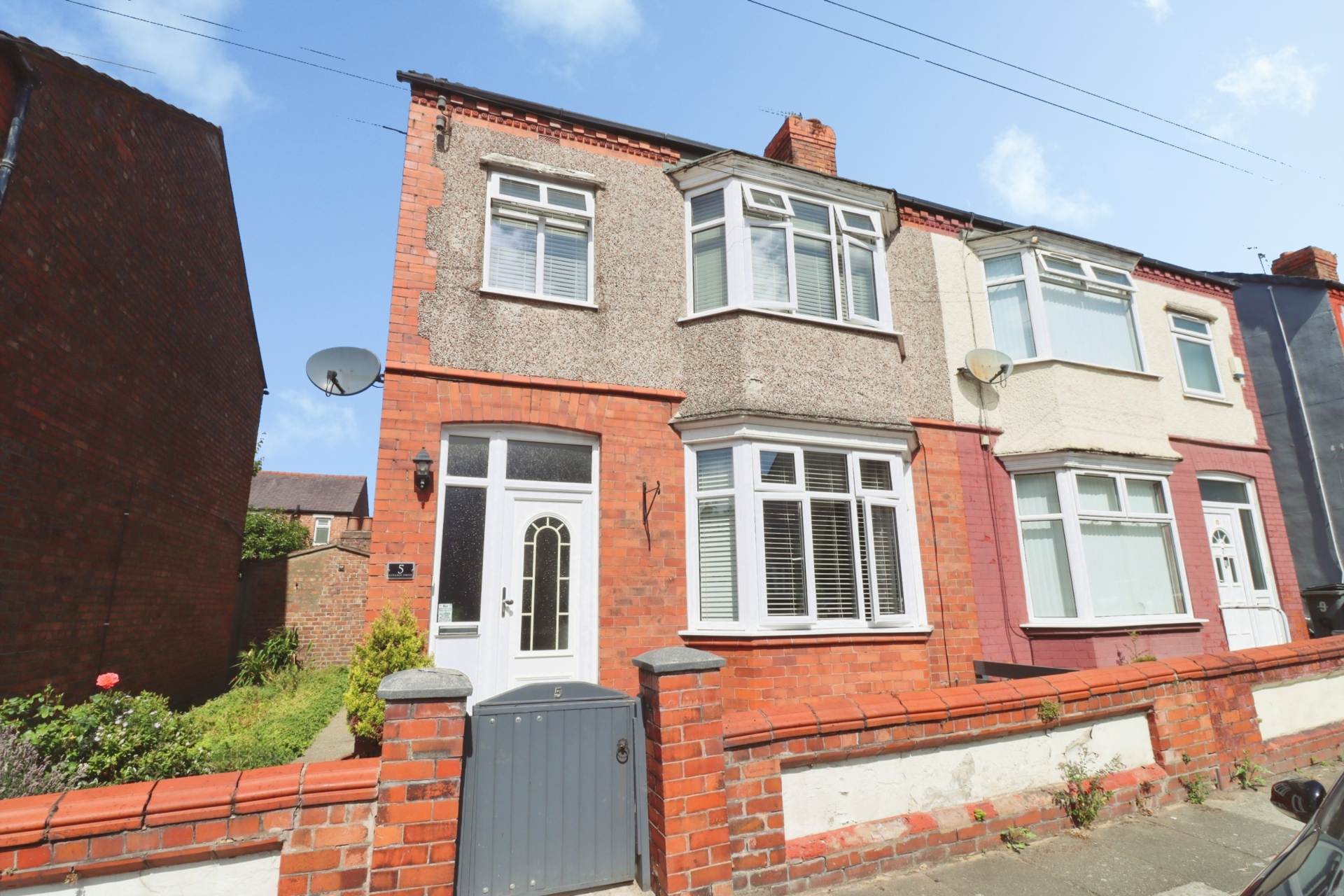 House College Drive in Bebington