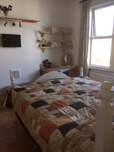 Room Honley Road in Greater London