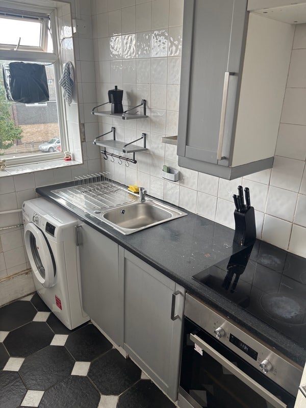 Flat Millgrove Street in Greater London
