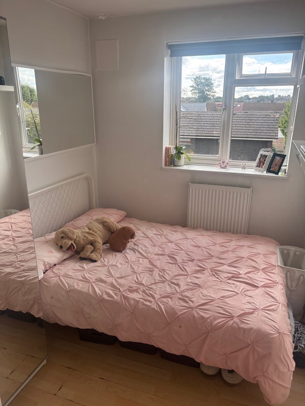 Flat Millgrove Street in Greater London