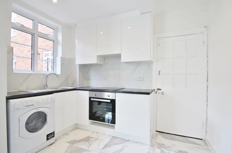 Flat Hammersmith Road in Greater London