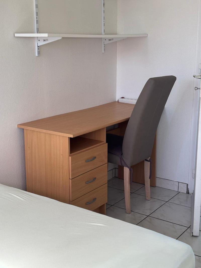 Room Rue des Treilles in Libourne