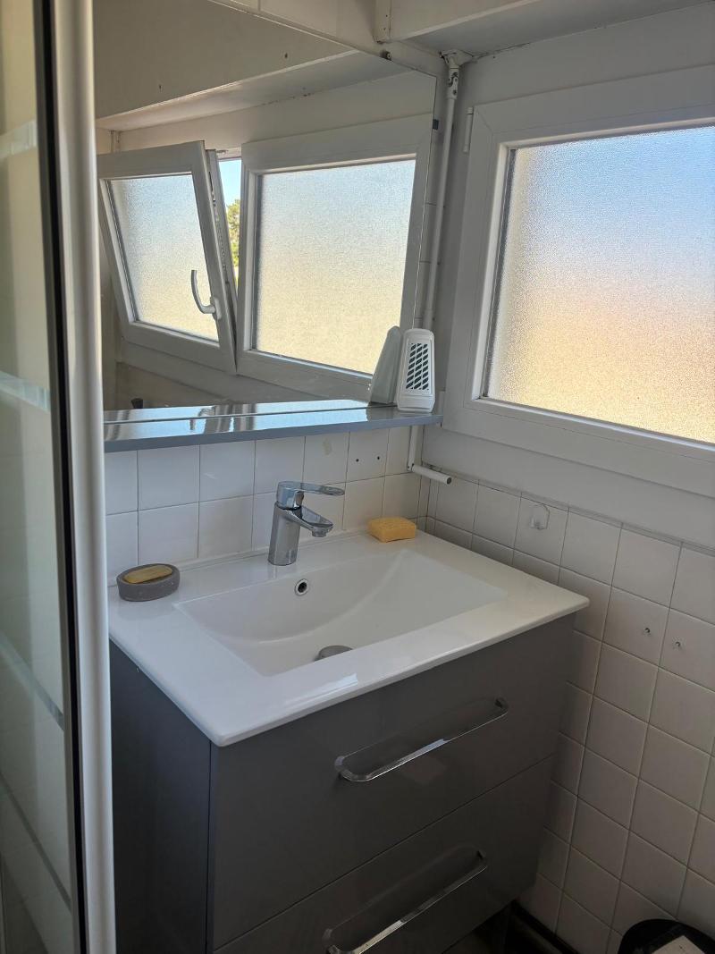 Room Rue des Treilles in Libourne