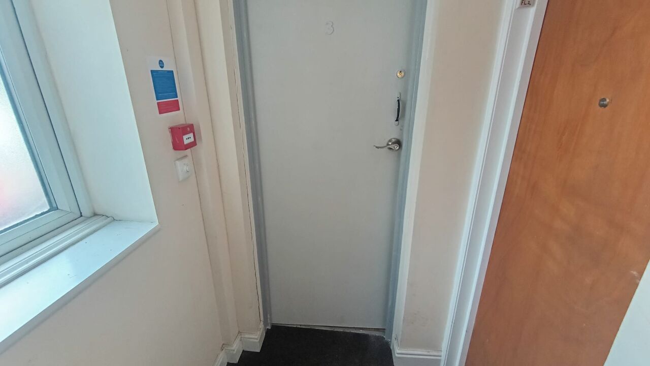 Flat Cardiff Road in Luton