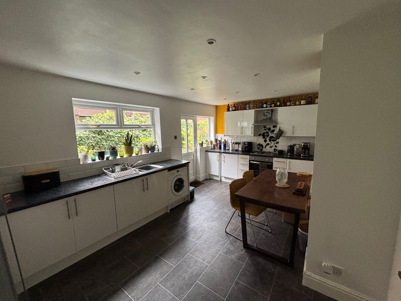 Room Barton Lane in Salford