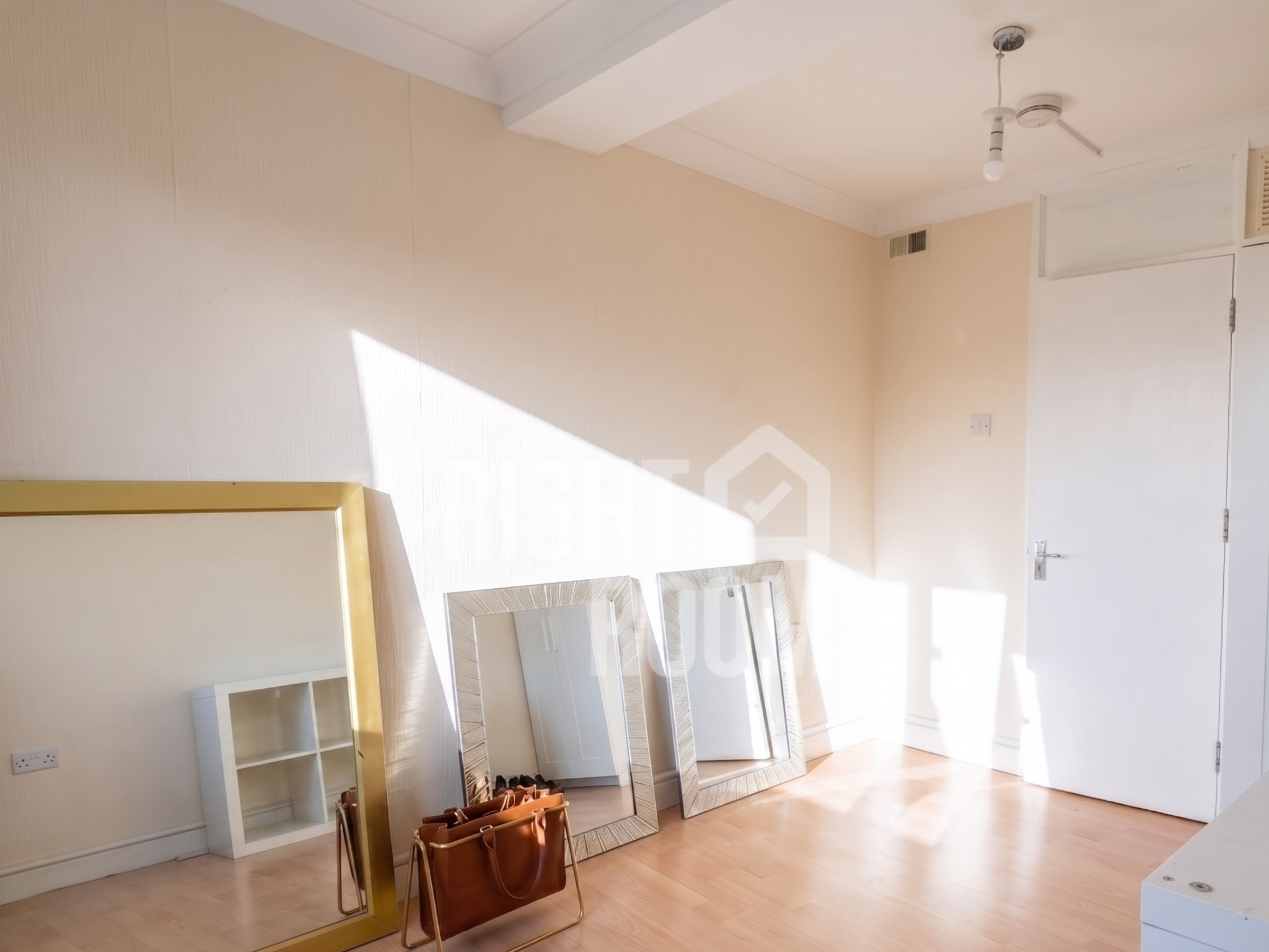 Room Seyssel Street in Greater London