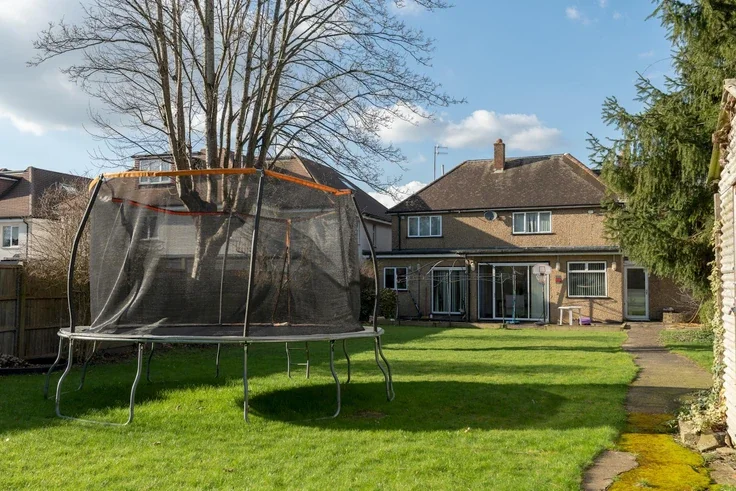 Flat Eastbury Road in Watford