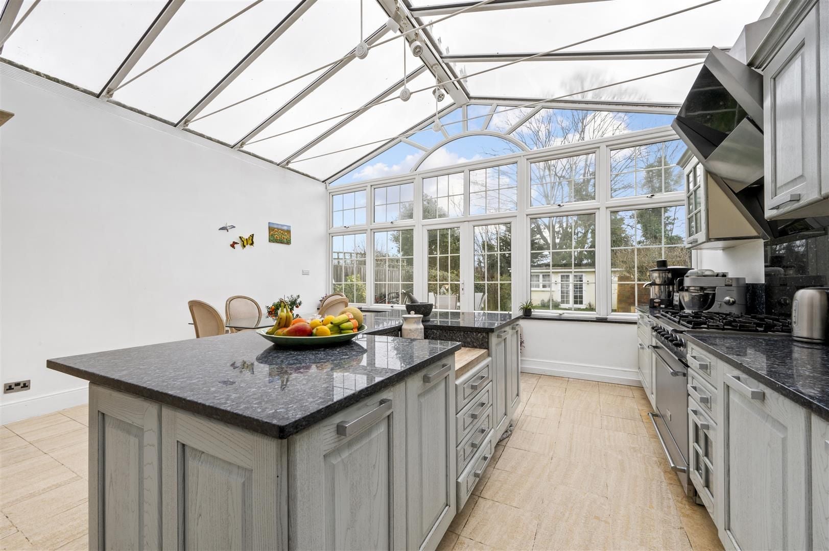 House Sutherland Grove in Greater London