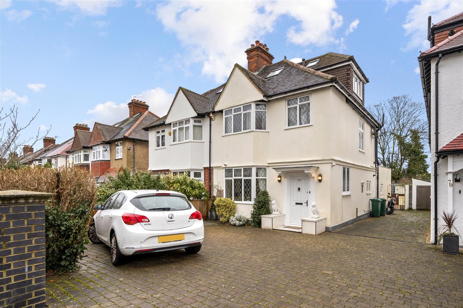House Sutherland Grove in Greater London