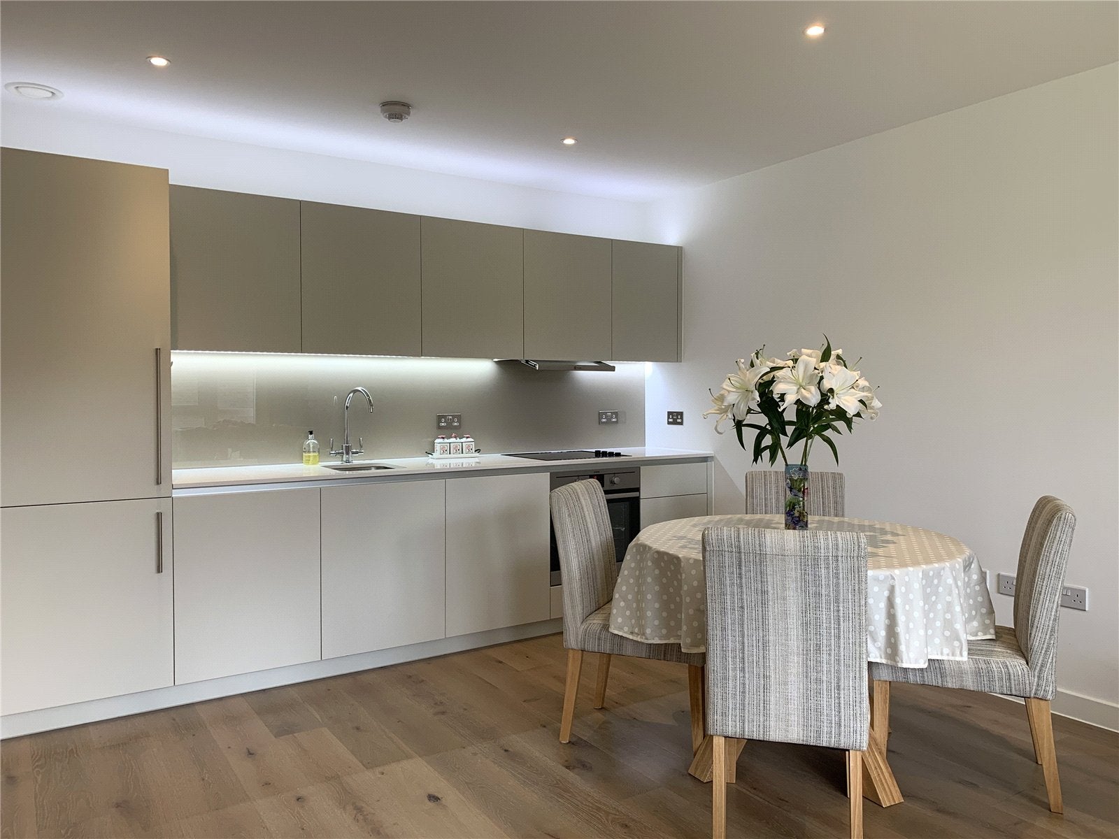 Flat Astell Road in Greater London