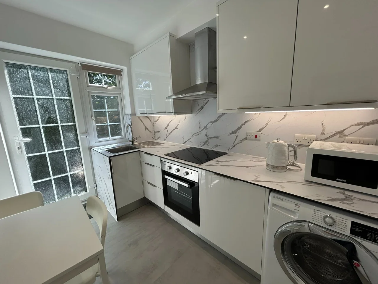 Flat Broadwalk Lane in Greater London
