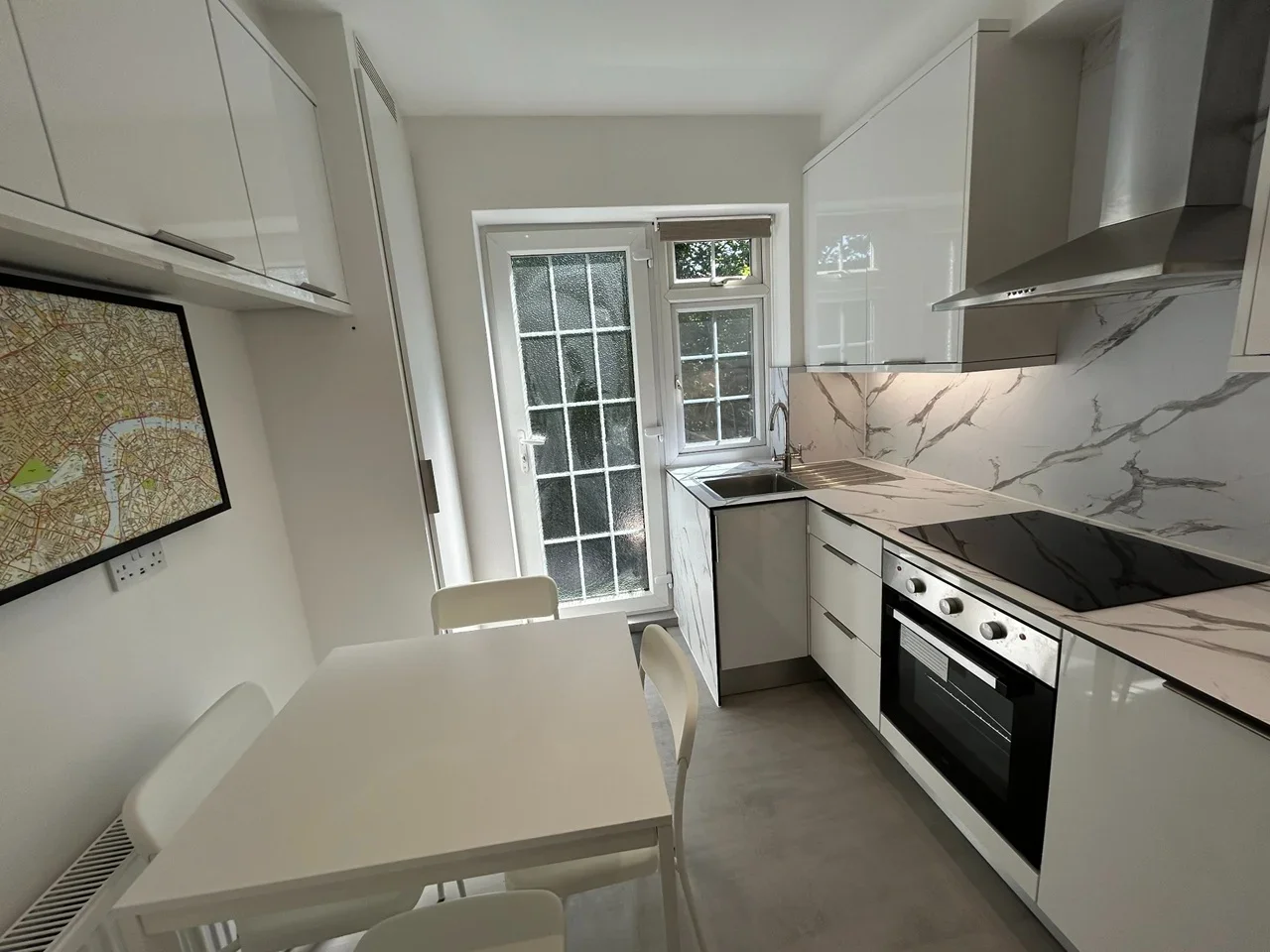 Flat Broadwalk Lane in Greater London