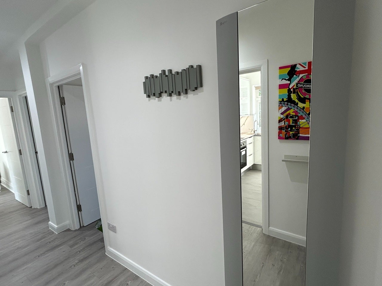 Flat Broadwalk Lane in Greater London