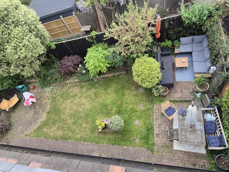 Room Glennie Road in Greater London