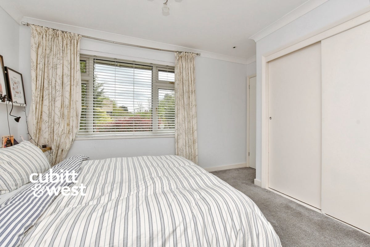 House Waterfield Drive in Warlingham