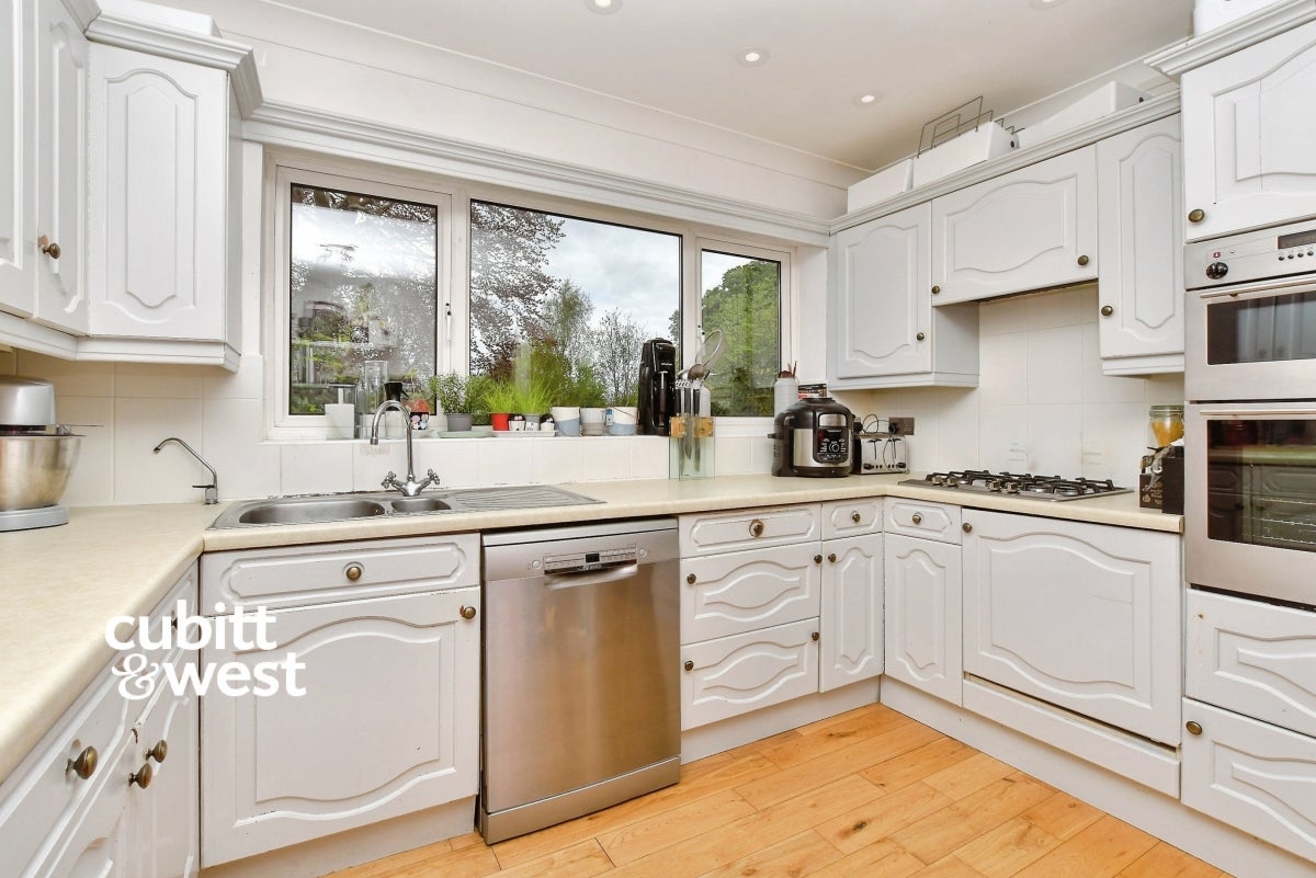 House Waterfield Drive in Warlingham