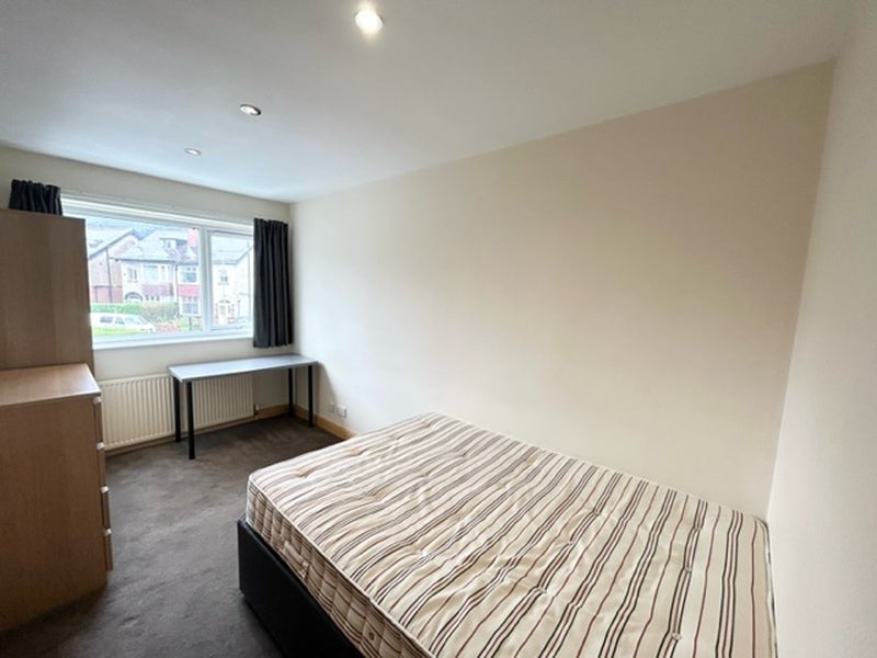 House Estcourt Terrace in Leeds