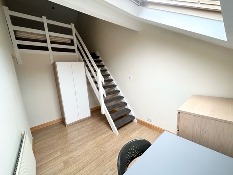House Estcourt Terrace in Leeds