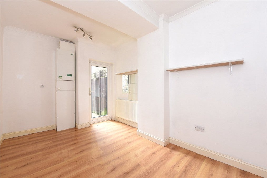Flat Roehampton High Street in Greater London