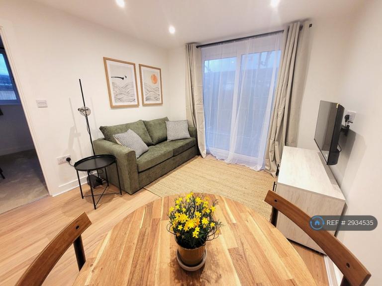 Flat Highertown in Truro