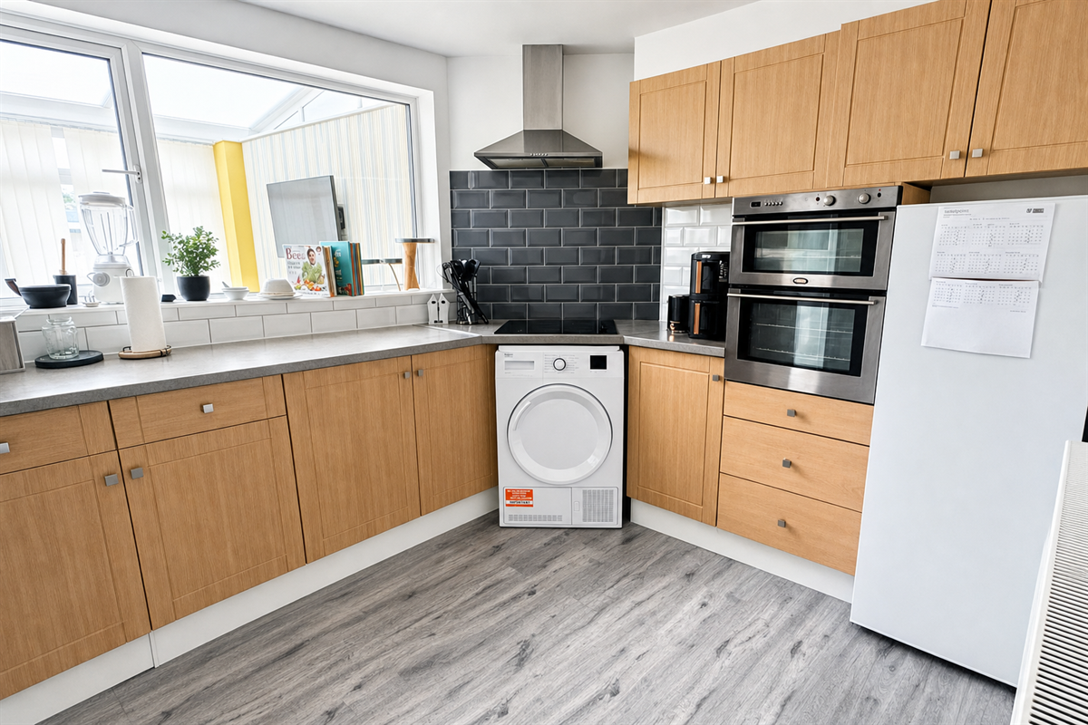 Room Shoreswood Close in Nottingham
