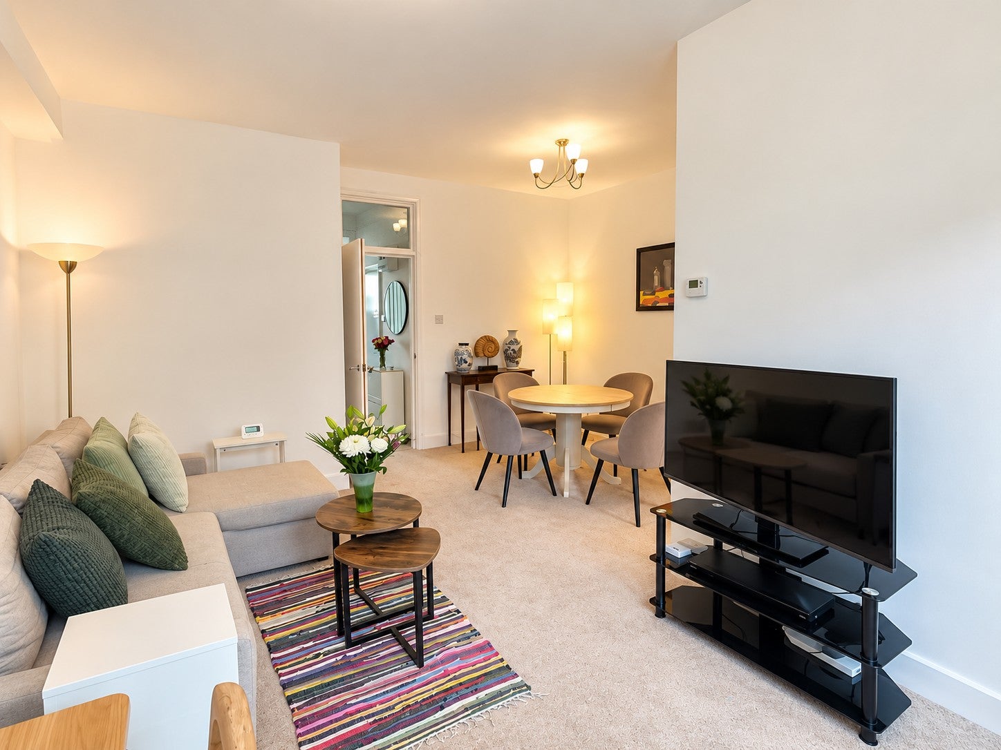 Flat Jamestown Road in Greater London