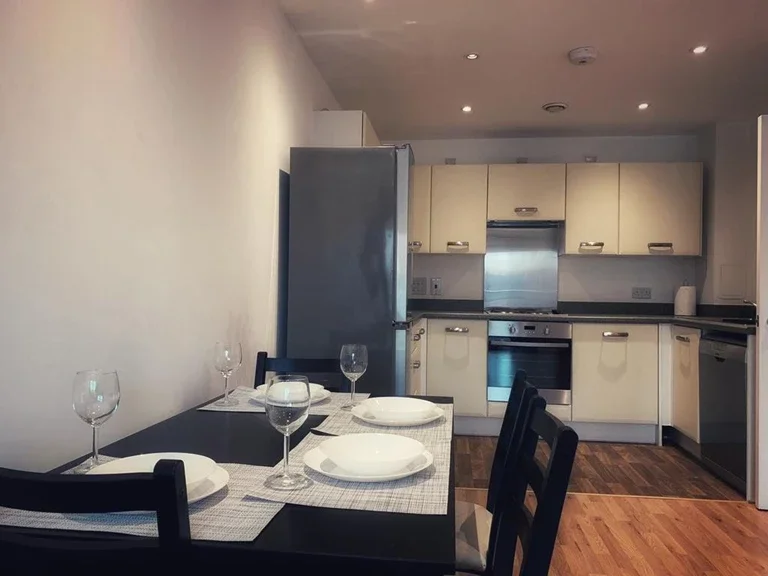 Flat Uxbridge Road in Greater London
