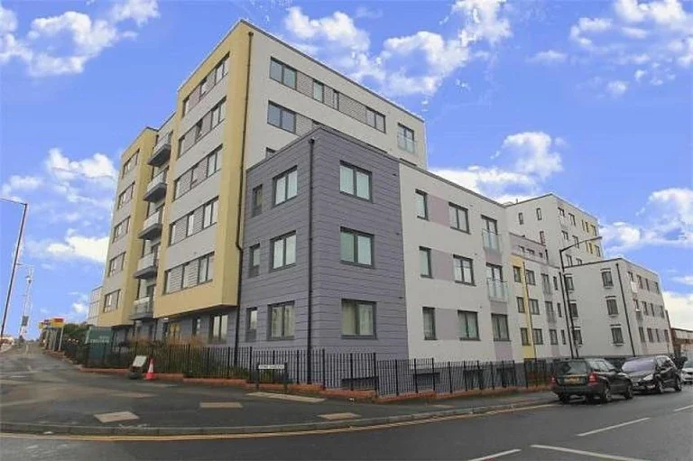 Flat Uxbridge Road in Greater London