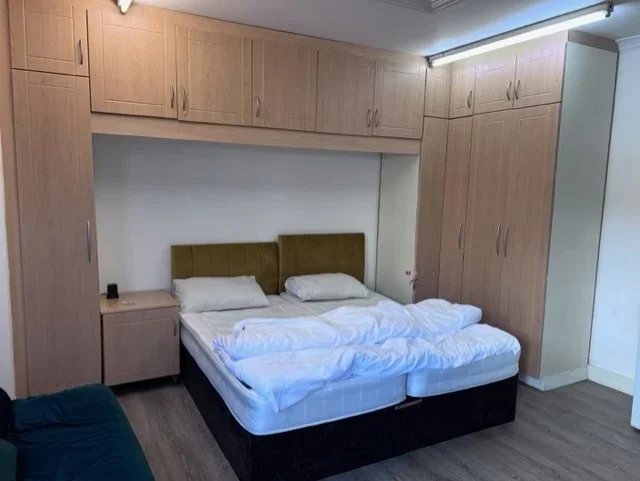 Flat Eltisley Road in Greater London