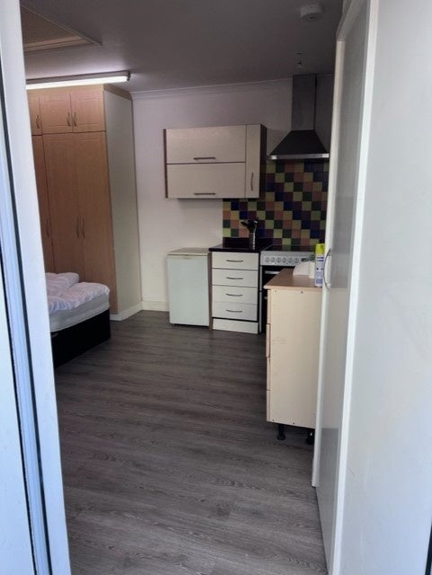 Flat Eltisley Road in Greater London