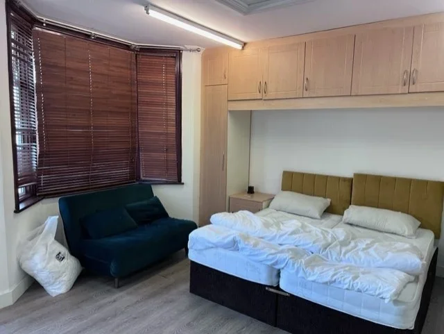 Flat Eltisley Road in Greater London