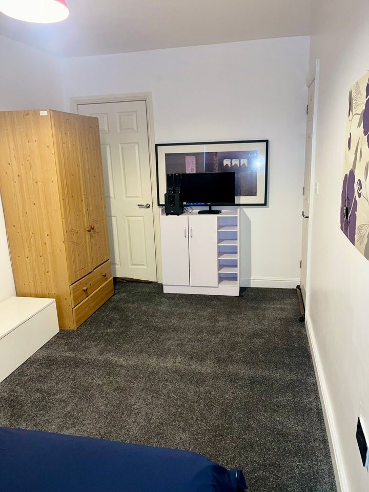 Room Rowrah Crescent in Middleton