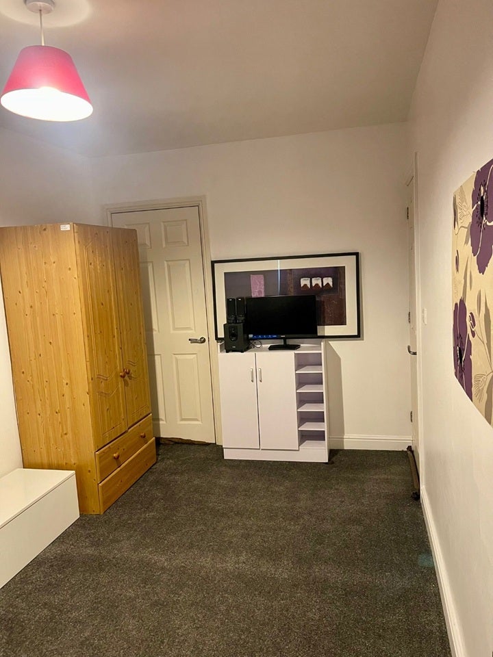 Room Rowrah Crescent in Middleton