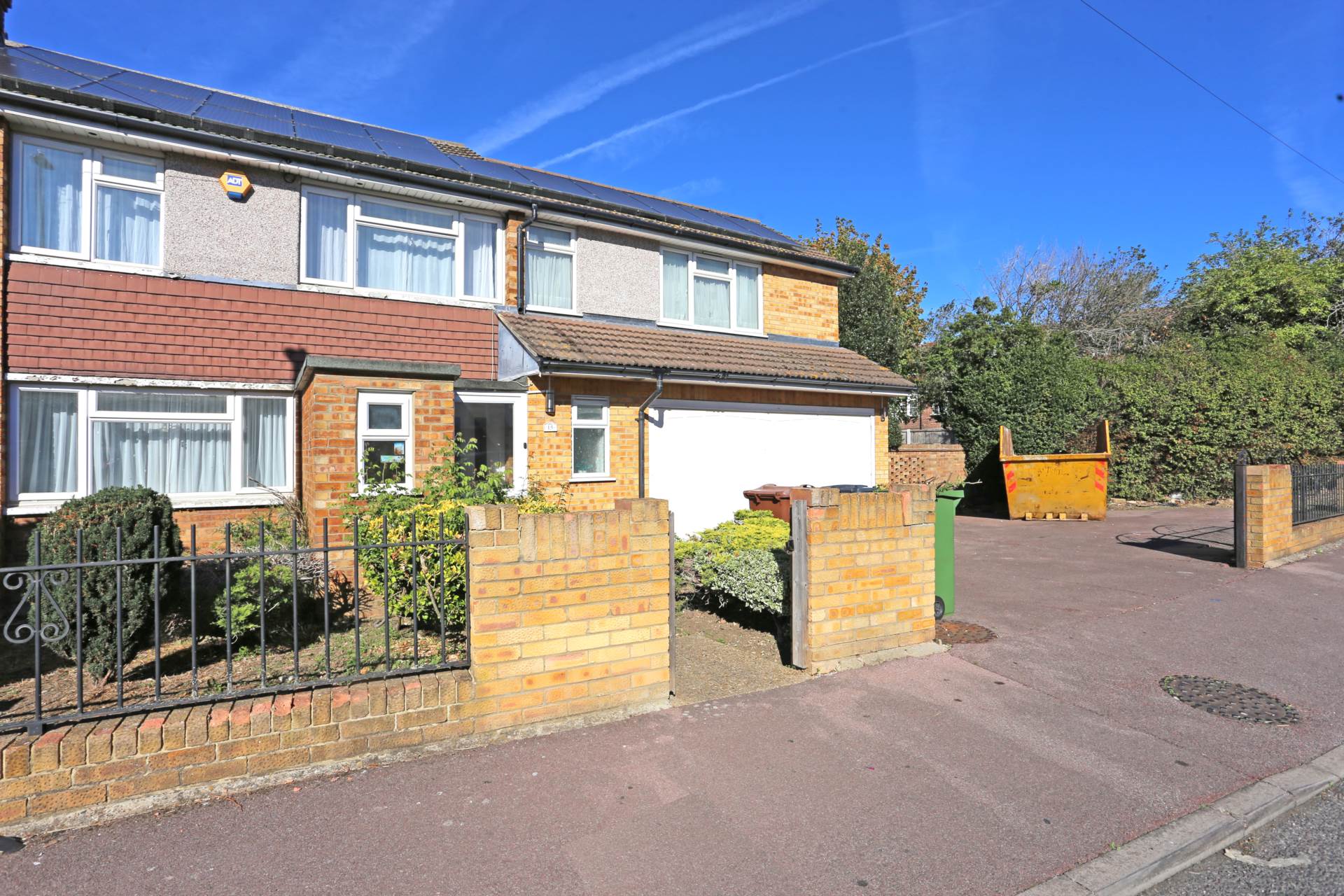 House Lansbury Avenue in Greater London