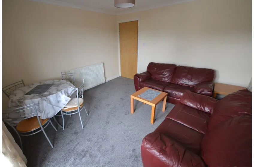 Flat Stenhouse Gardens in City of Edinburgh