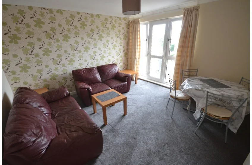 Flat Stenhouse Gardens in City of Edinburgh