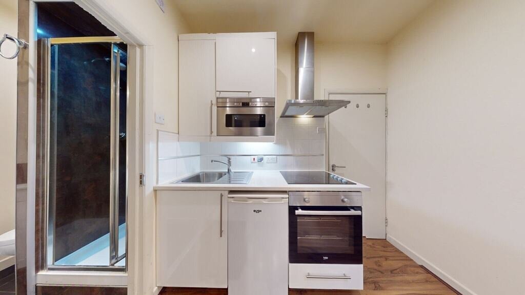 Room Cranhurst Road in Greater London