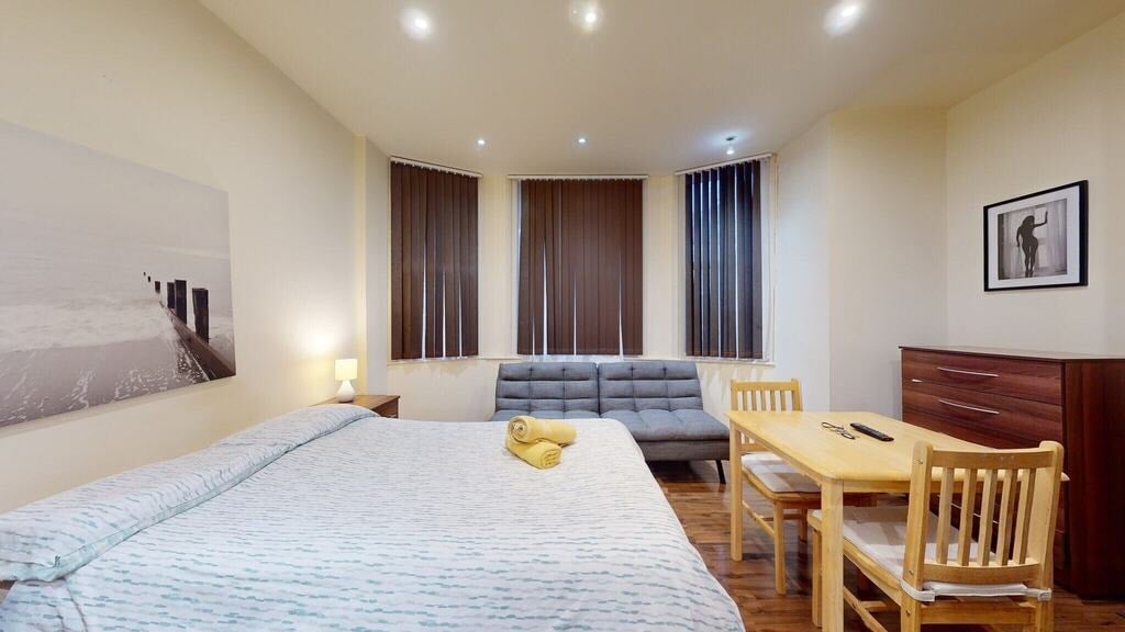 Room Cranhurst Road in Greater London